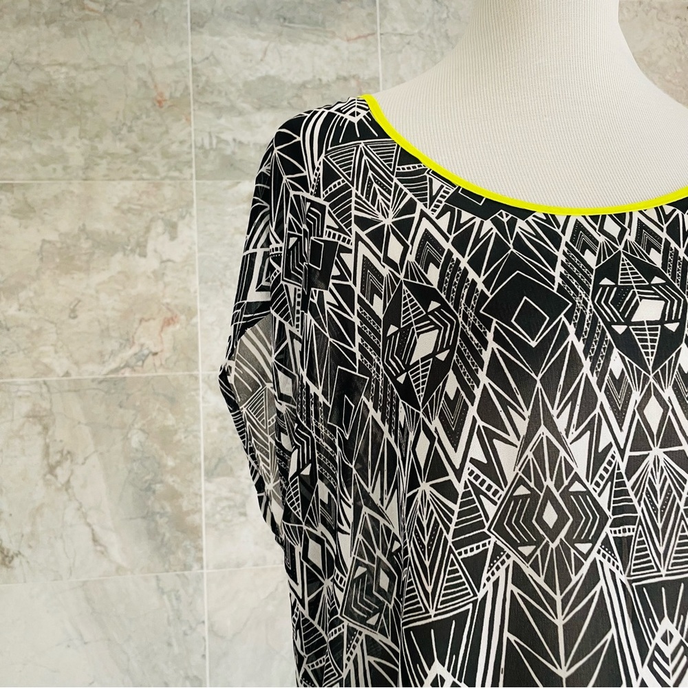 TORRID Geometric Open Back Top - Picture 5 of 9